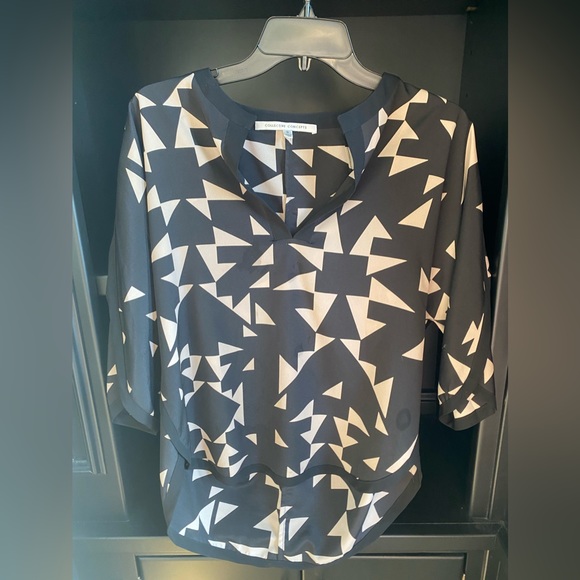 New without tags - Collective concepts black and tan geometric blouse - Picture 6 of 10